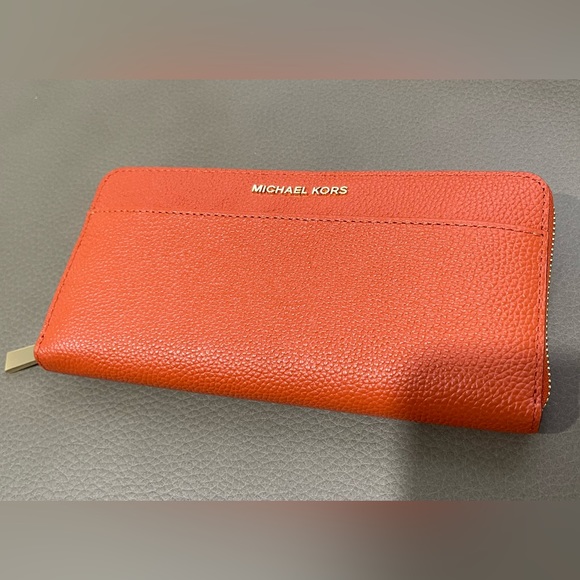 Michael Kors Long Zip-Around Wallet - Picture 1 of 6